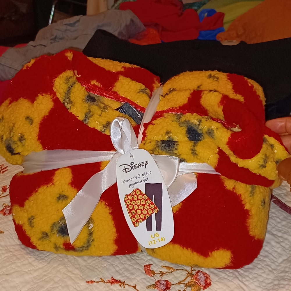 Bedding & pajama bundle